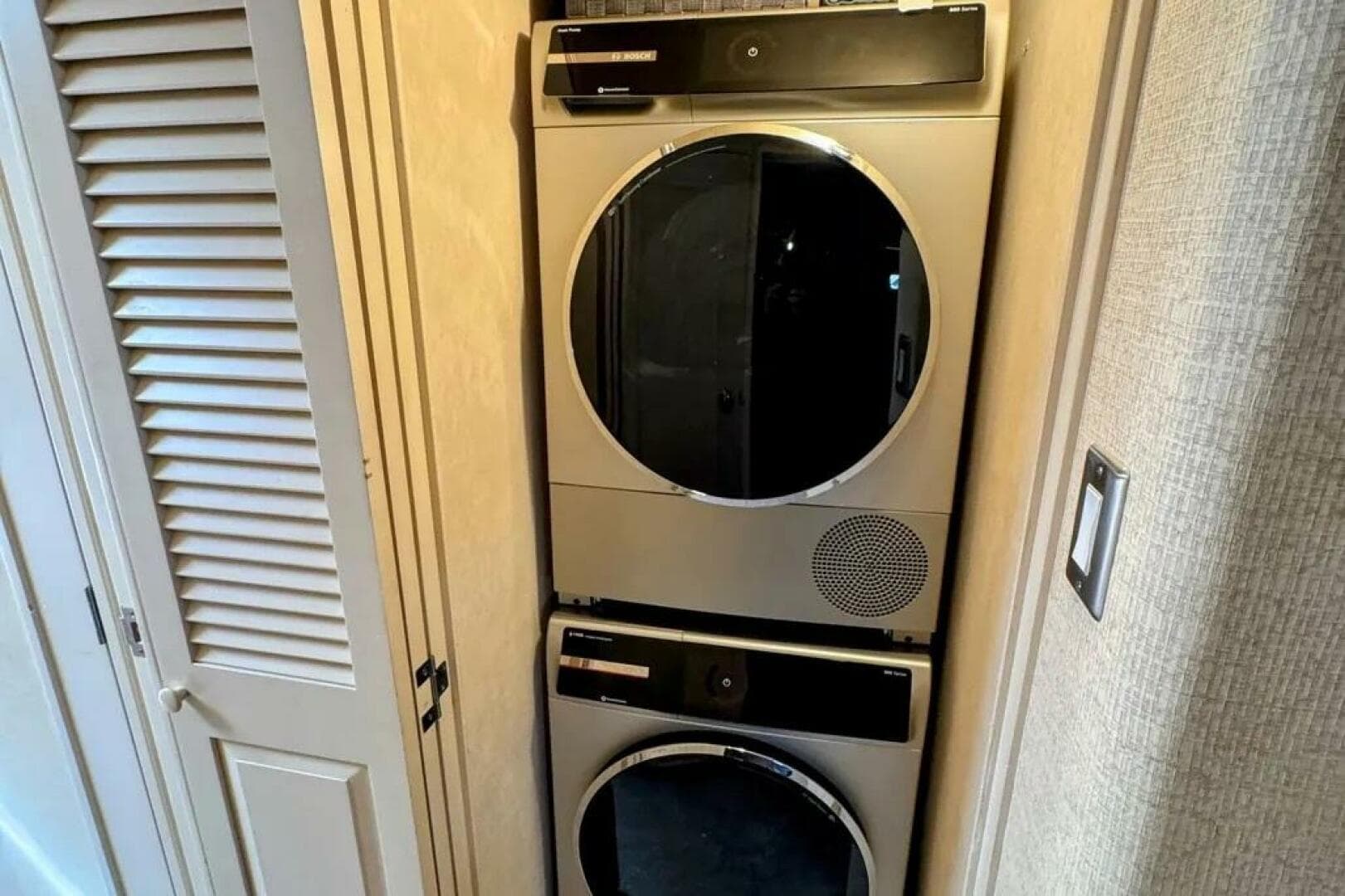 1986 Bertram 58 Flybridge Motor Yacht