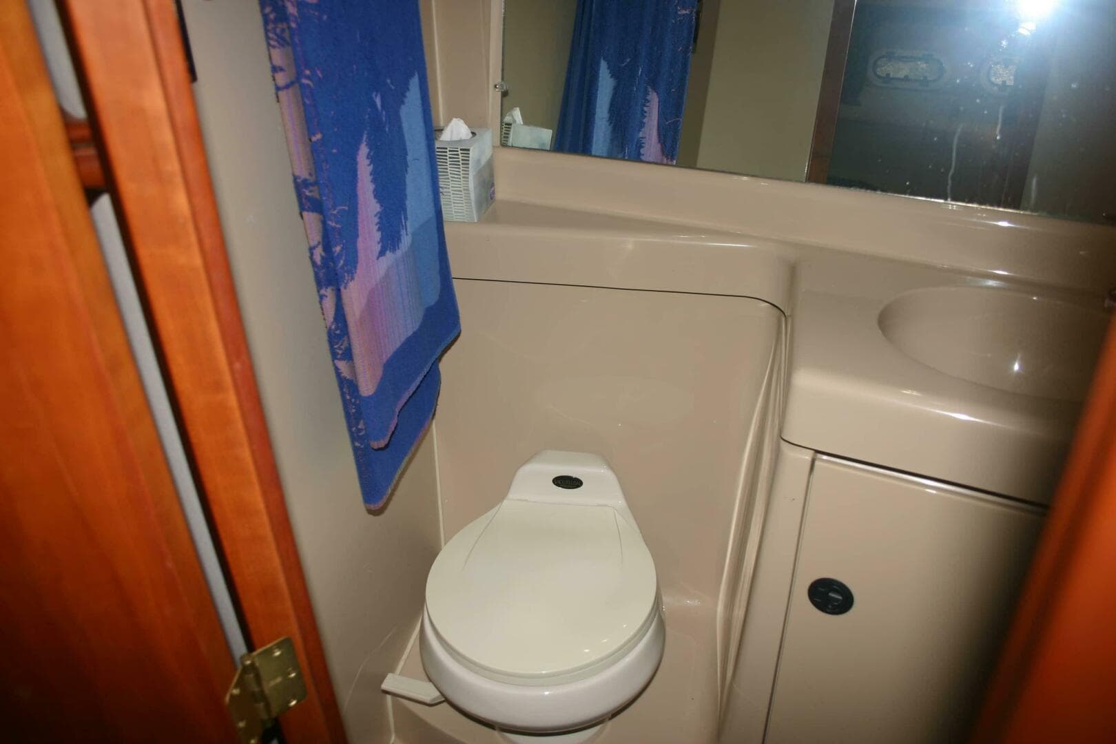 2001 Cruisers Yachts 3750 Motor Yacht