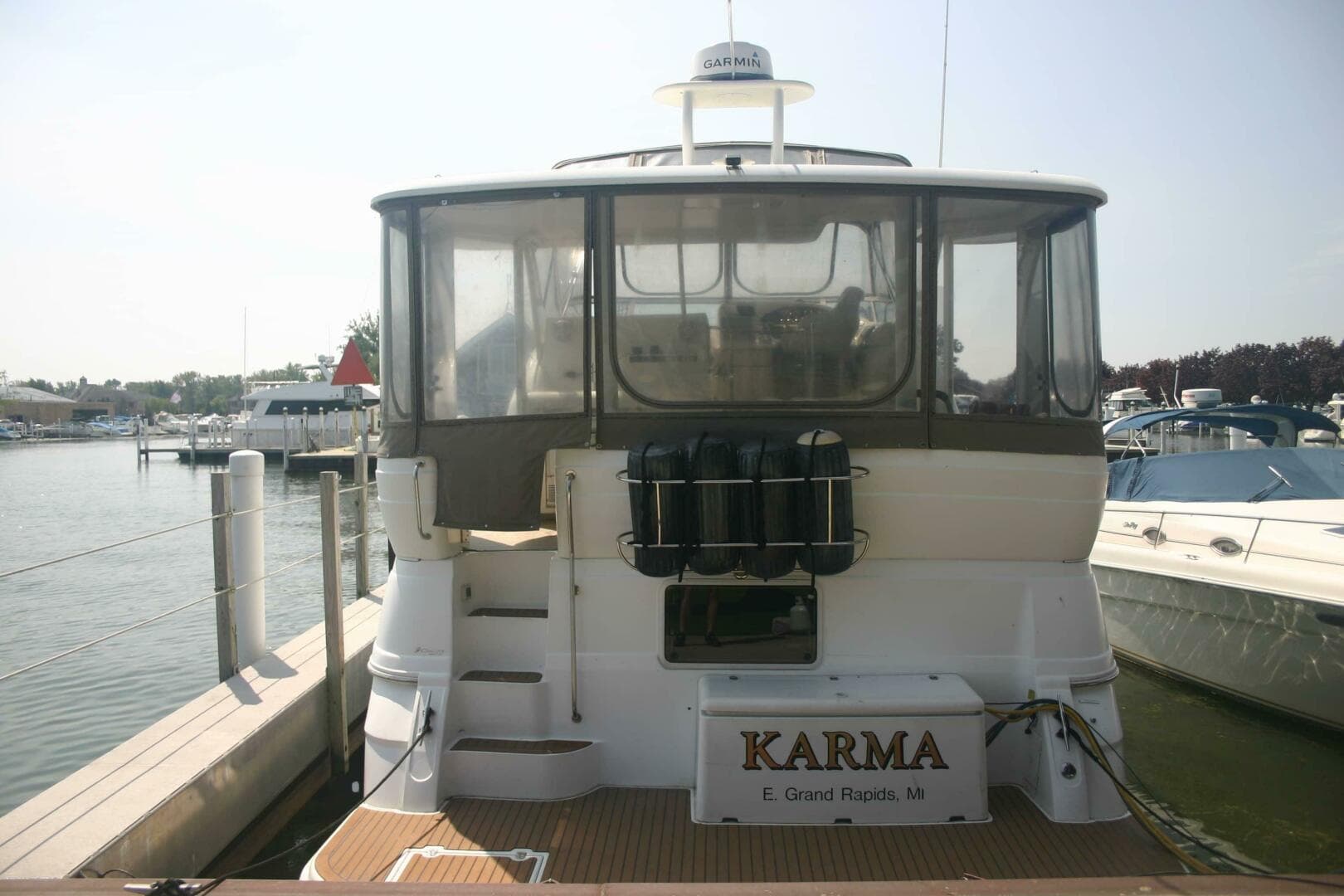 2001 Cruisers Yachts 3750 Motor Yacht