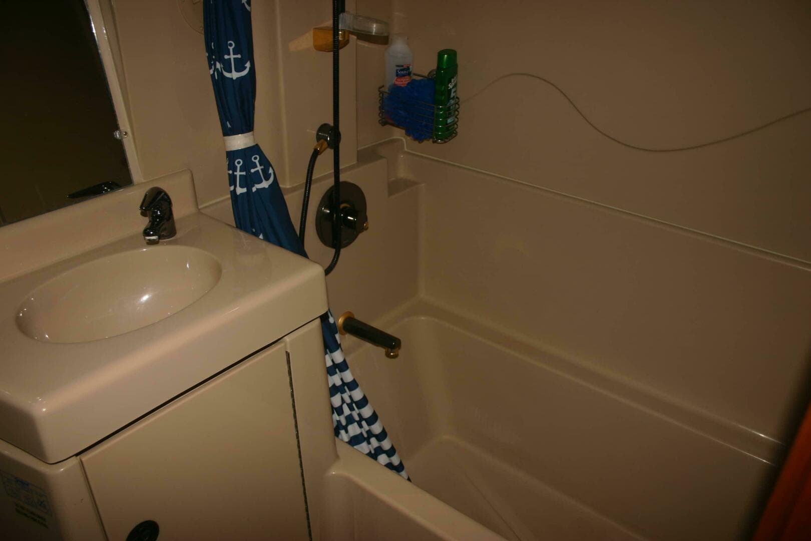 2001 Cruisers Yachts 3750 Motor Yacht