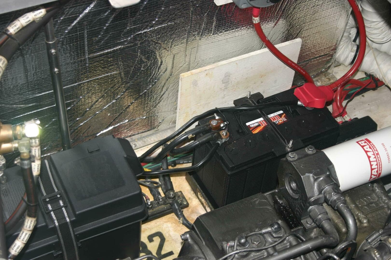 2001 Cruisers Yachts 3750 Motor Yacht