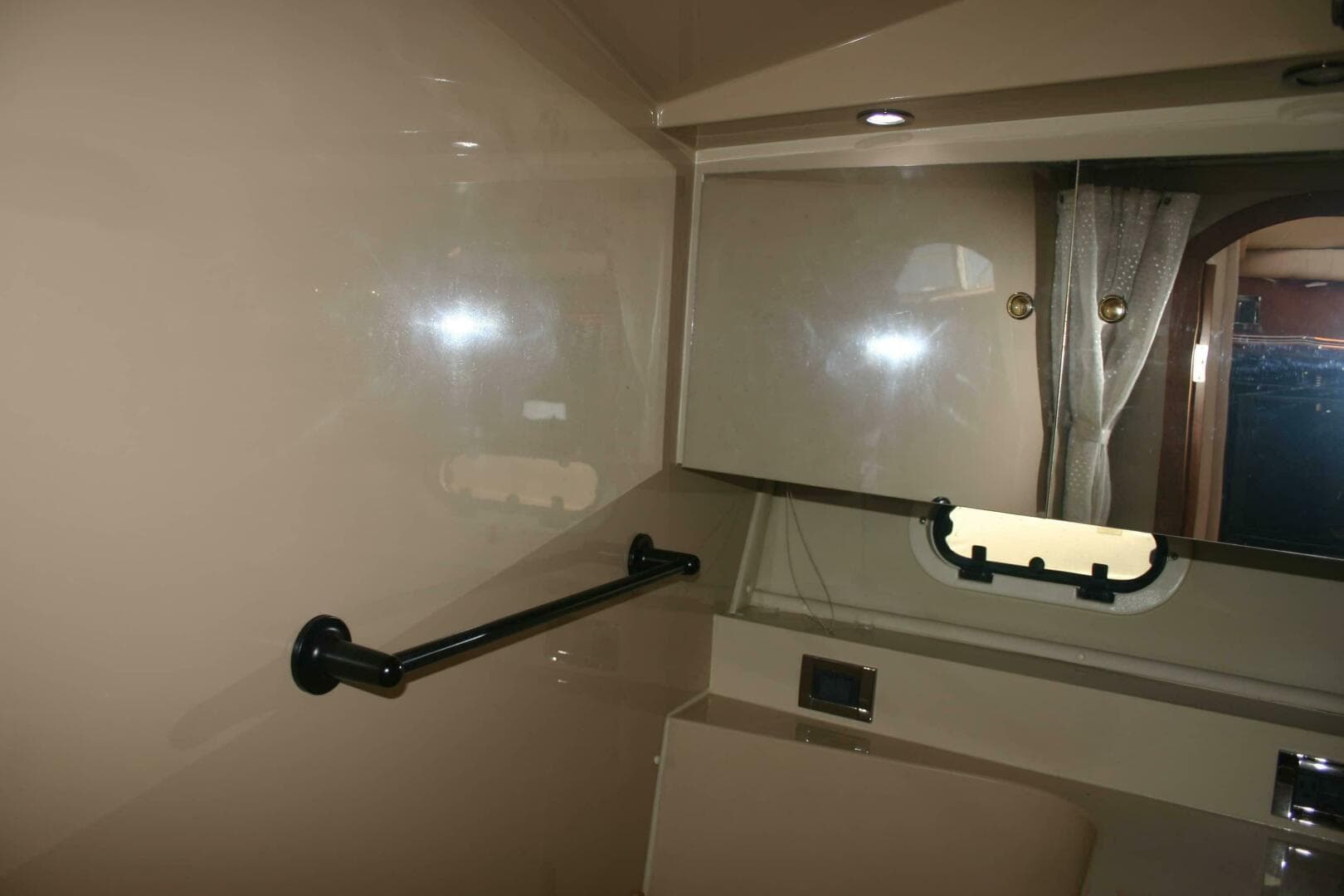 2001 Cruisers Yachts 3750 Motor Yacht