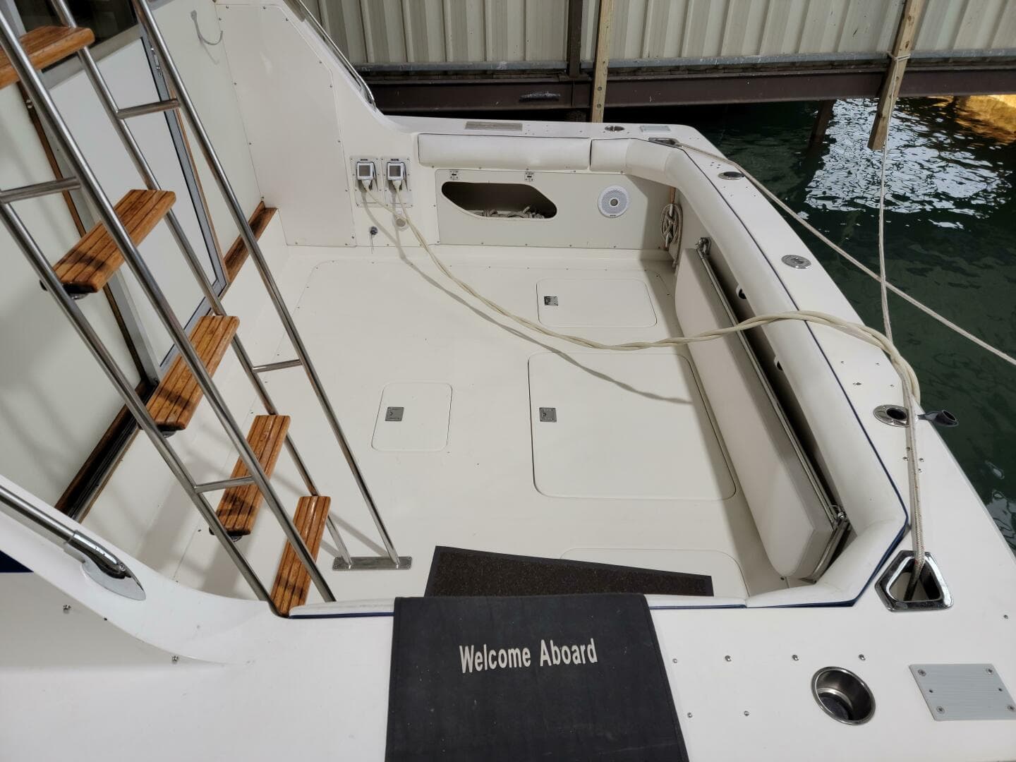 1983 Bertram 33 Flybridge Cruiser