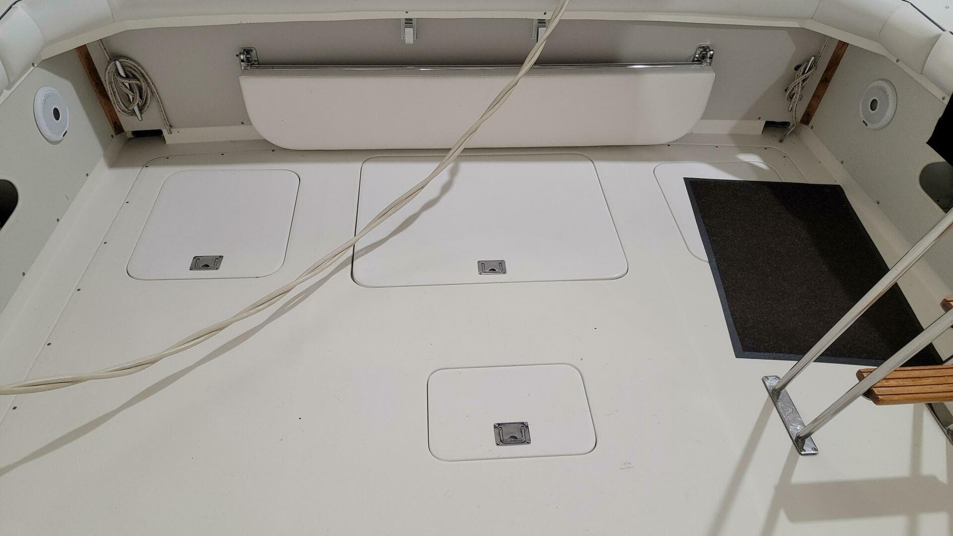 1983 Bertram 33 Flybridge Cruiser