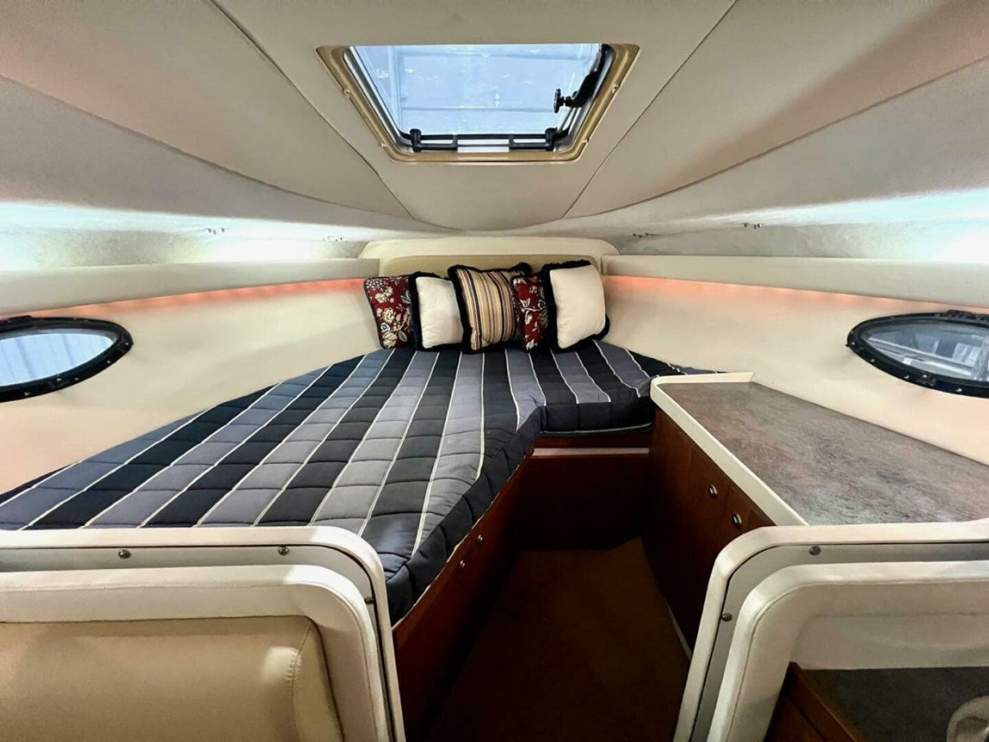 1988 Tiara Sport 310 Sport Cruiser