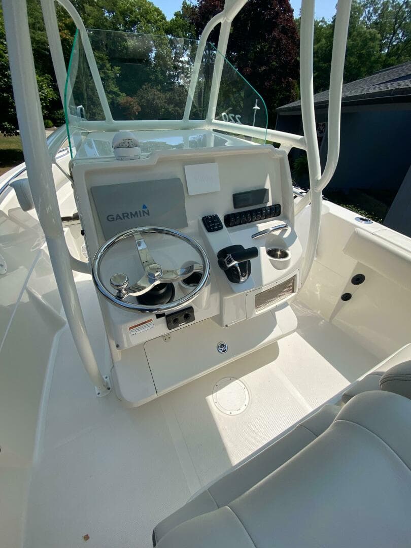 2022 Sailfish 220 Center Console