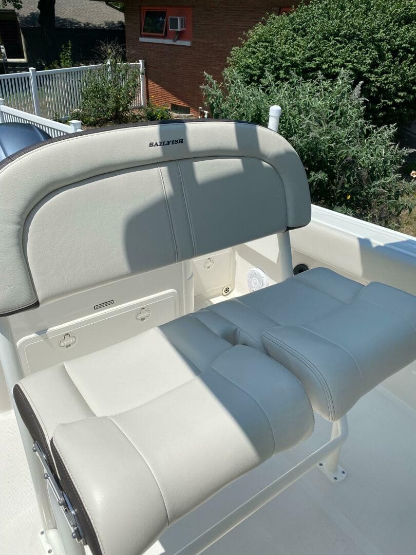 2022 Sailfish 220 Center Console