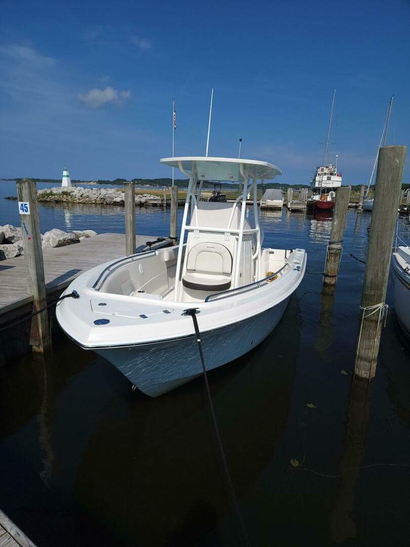 2022 Sailfish 220 Center Console