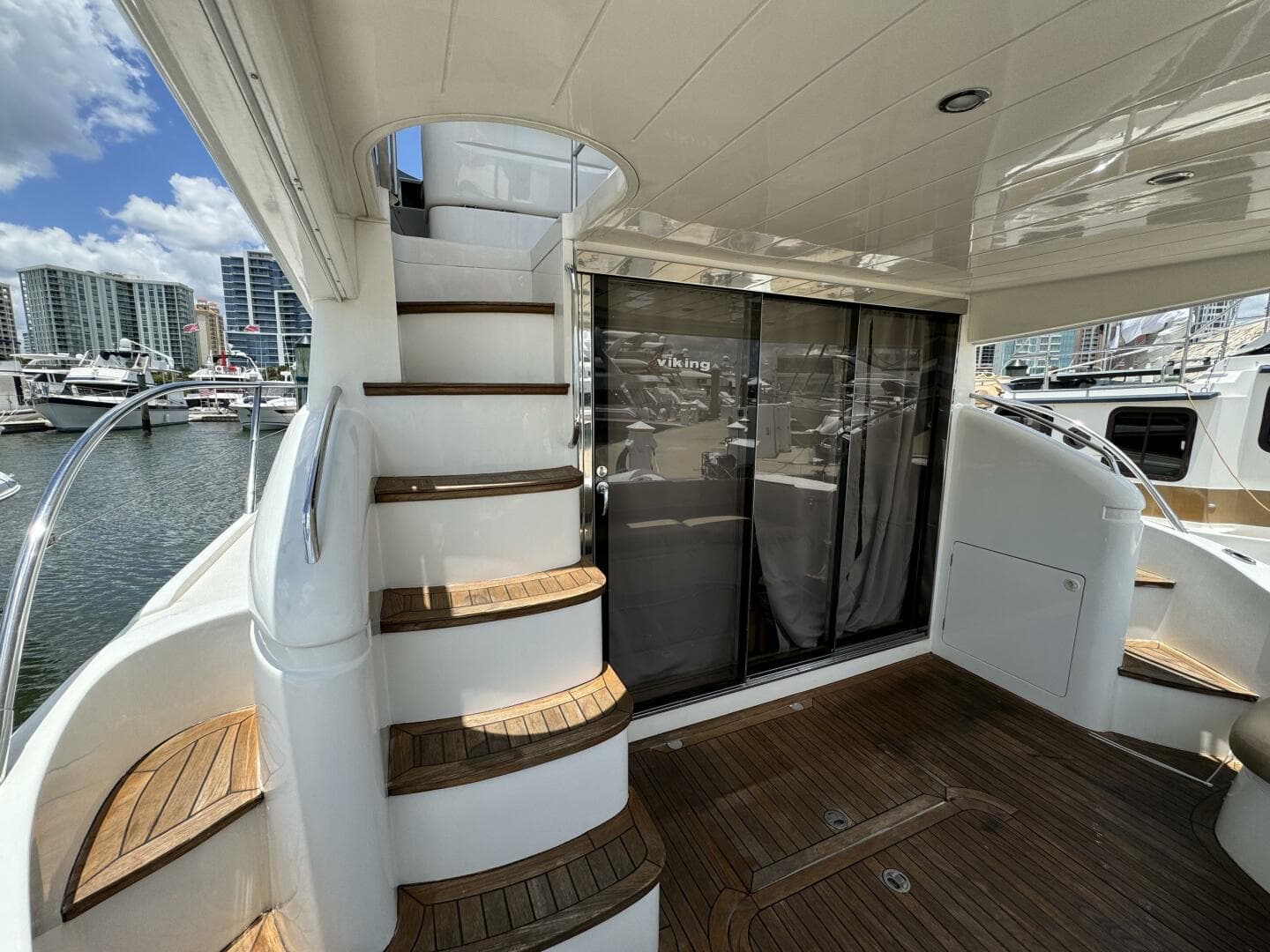 2001 Viking Princess 45 Flybridge