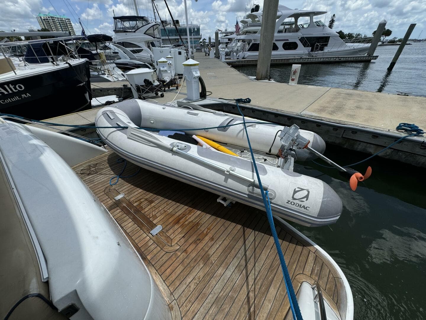 2001 Viking Princess 45 Flybridge