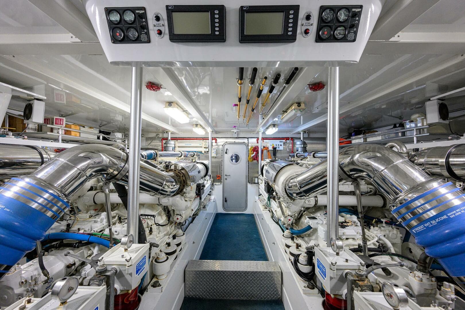 2004 Sea Force IX Enclosed Bridge