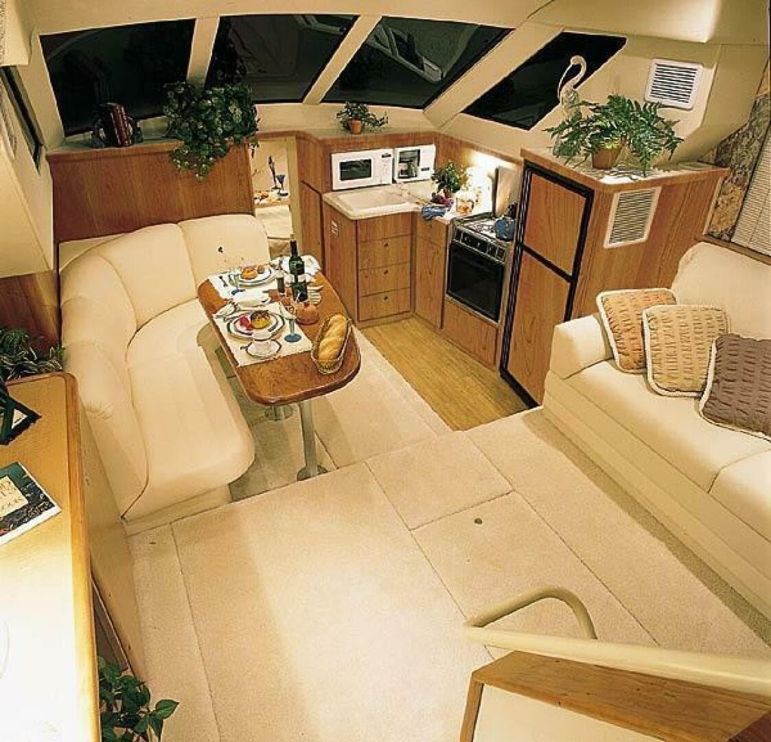 2001 Silverton 352 Motor Yacht