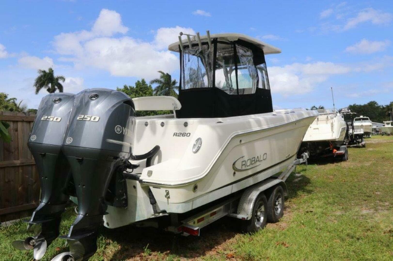 2017 Robalo R260 Center Console