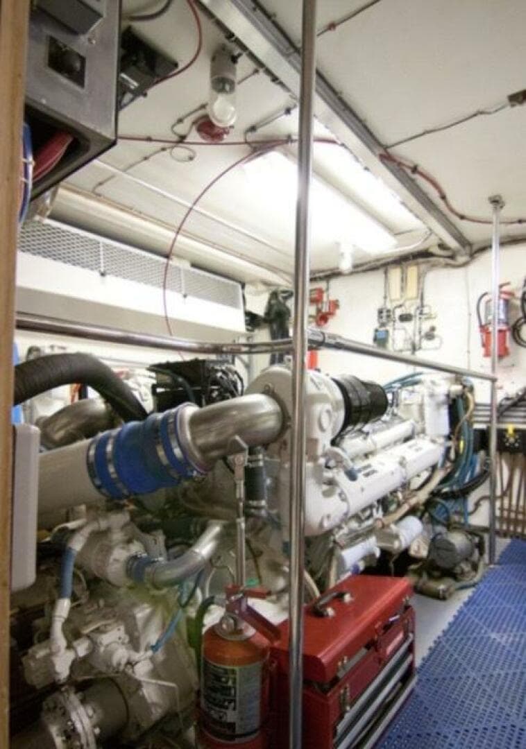 1994 Hatteras 70 Cockpit Motor Yacht