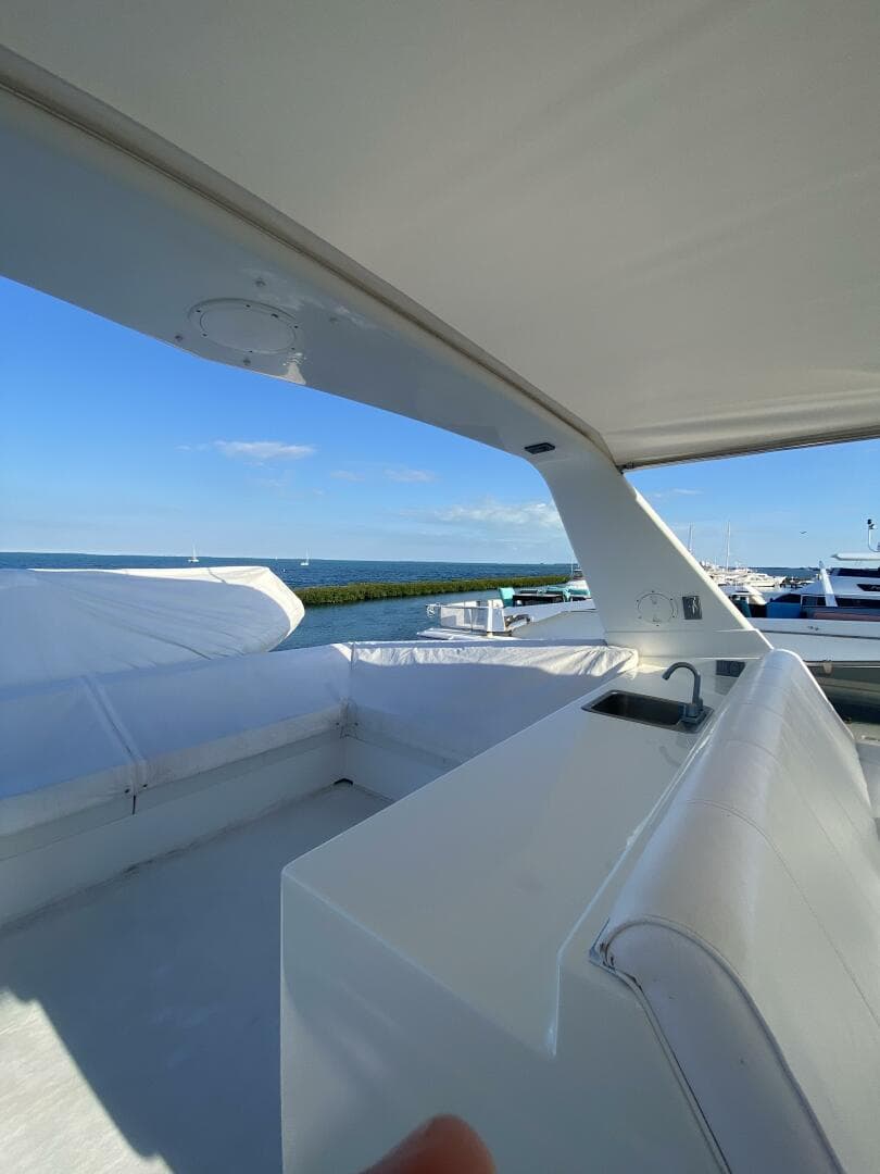 1994 Hatteras 70 Cockpit Motor Yacht