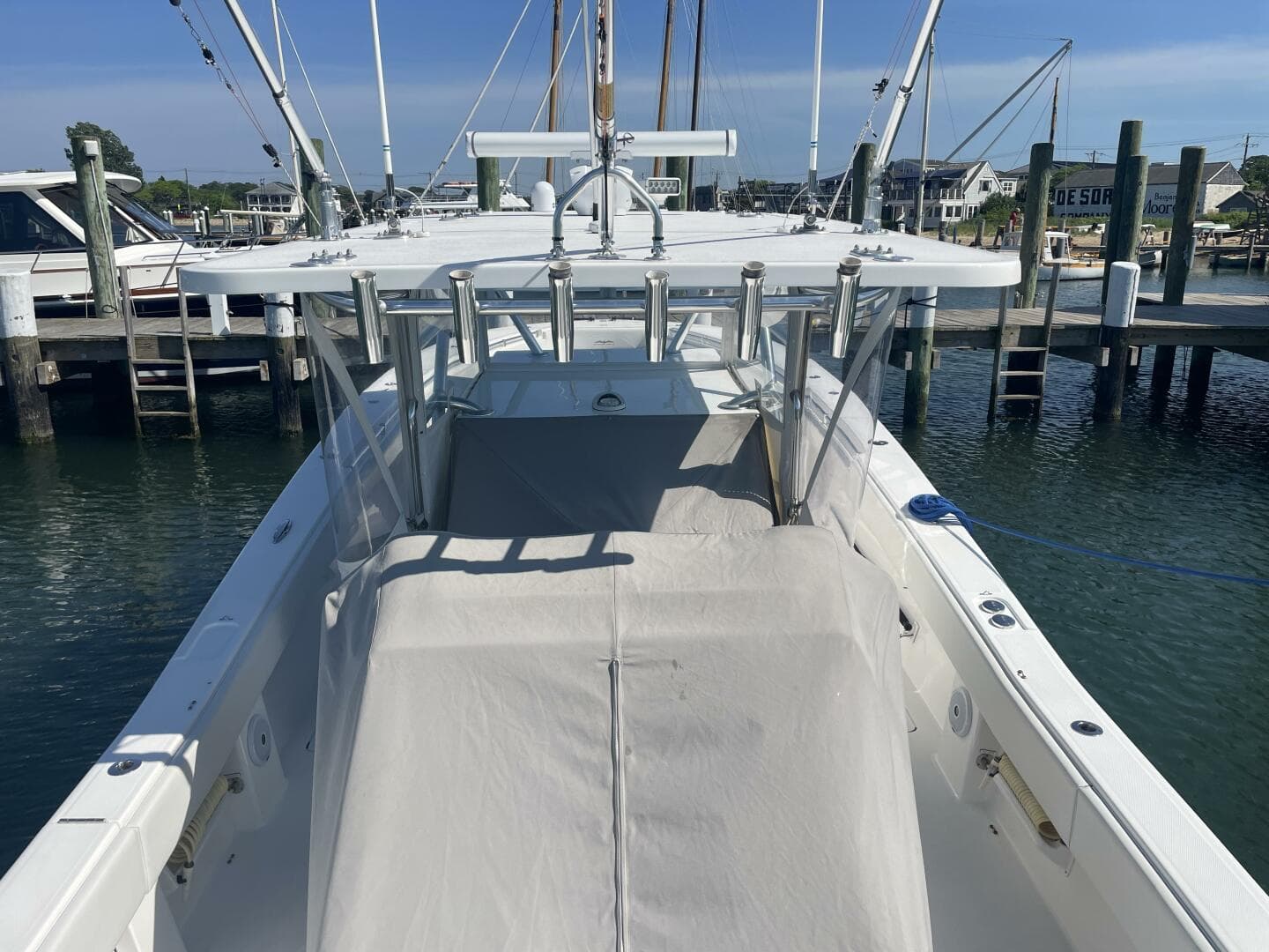 2018 Invincible 42 Center Cabin