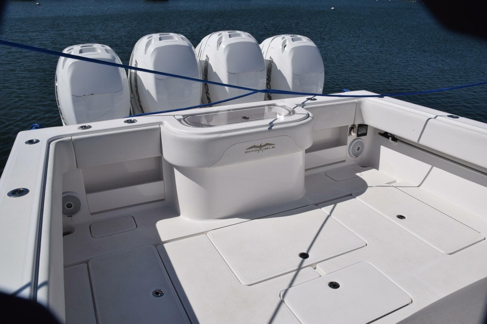 2018 Invincible 42 Center Cabin