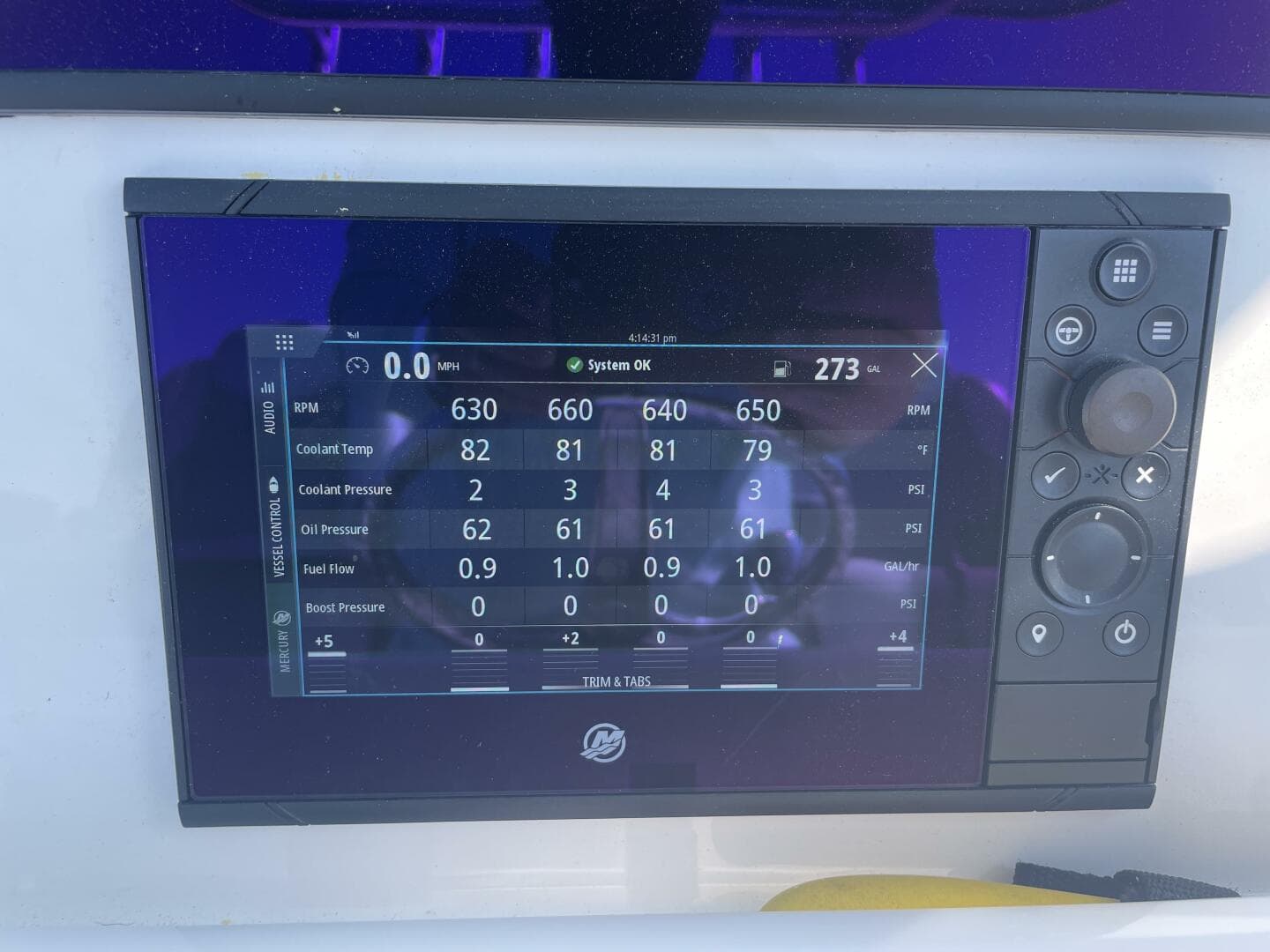 2018 Invincible 42 Center Cabin