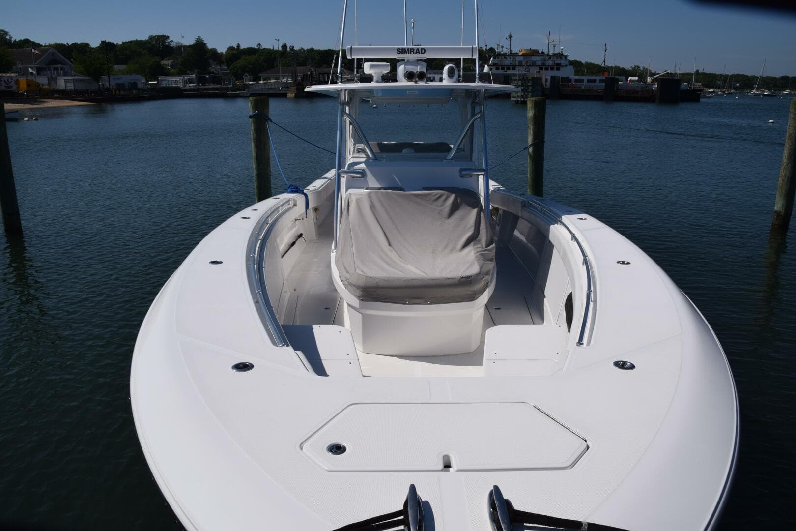 2018 Invincible 42 Center Cabin