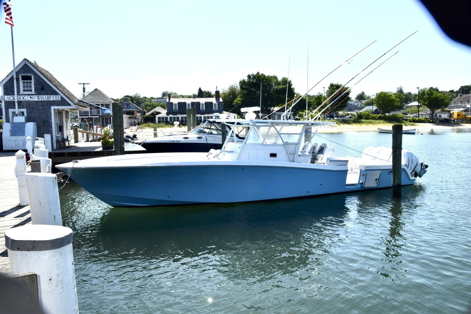 2018 Invincible 42 Center Cabin