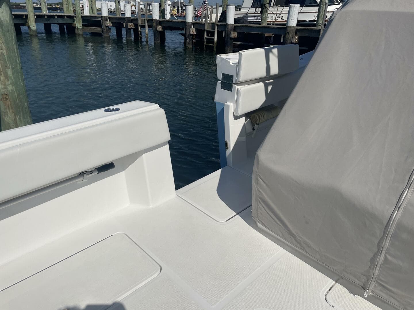 2018 Invincible 42 Center Cabin