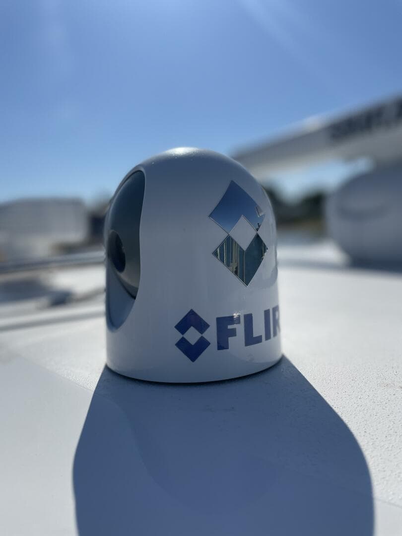 2018 Invincible 42 Center Cabin