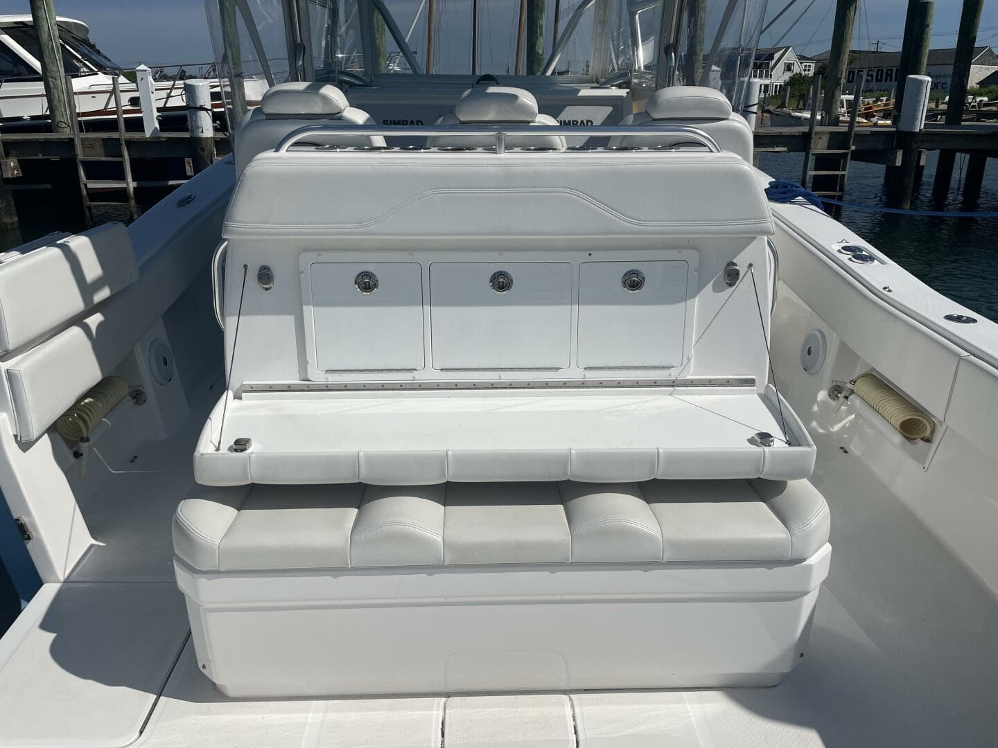 2018 Invincible 42 Center Cabin