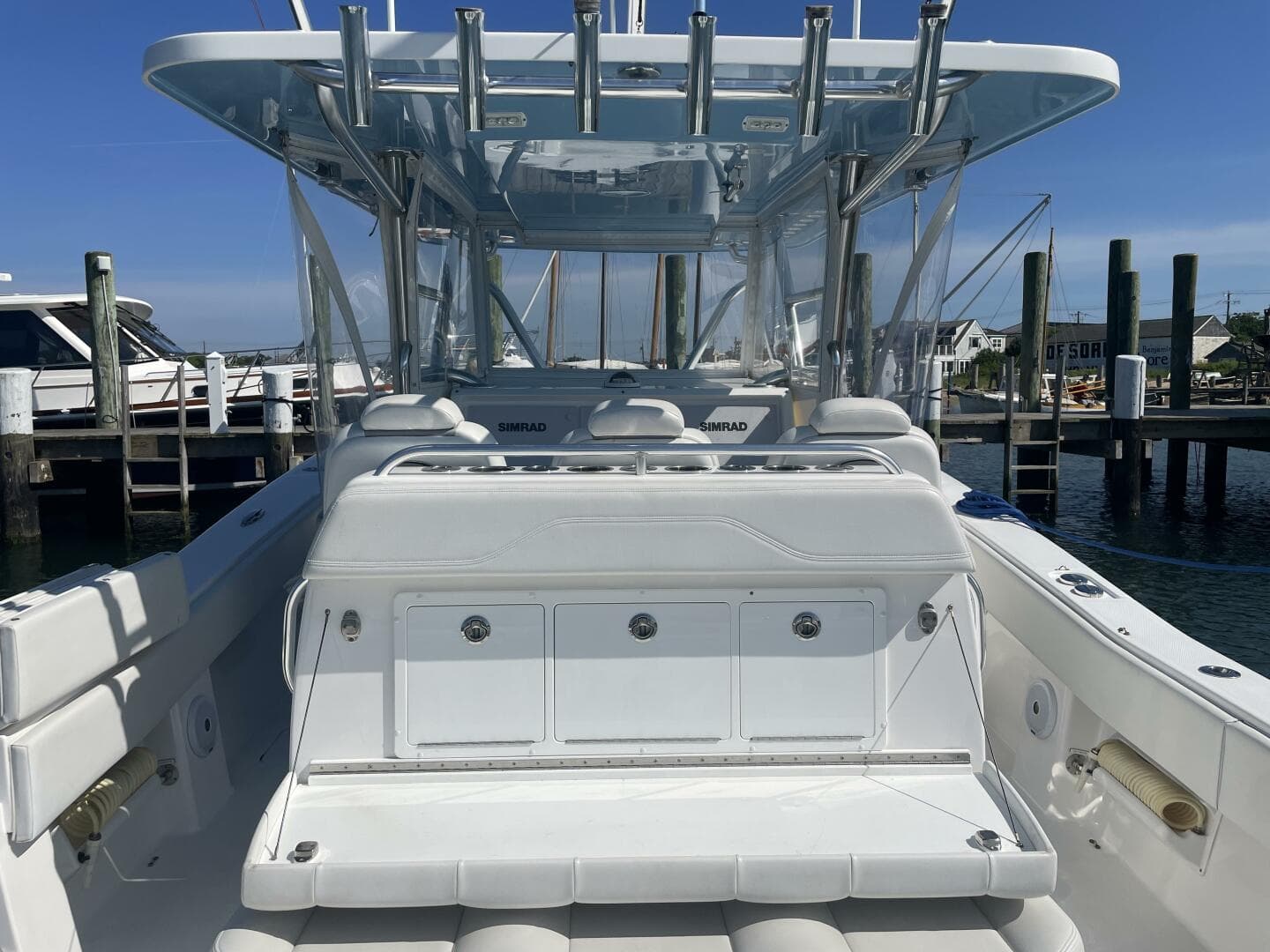 2018 Invincible 42 Center Cabin