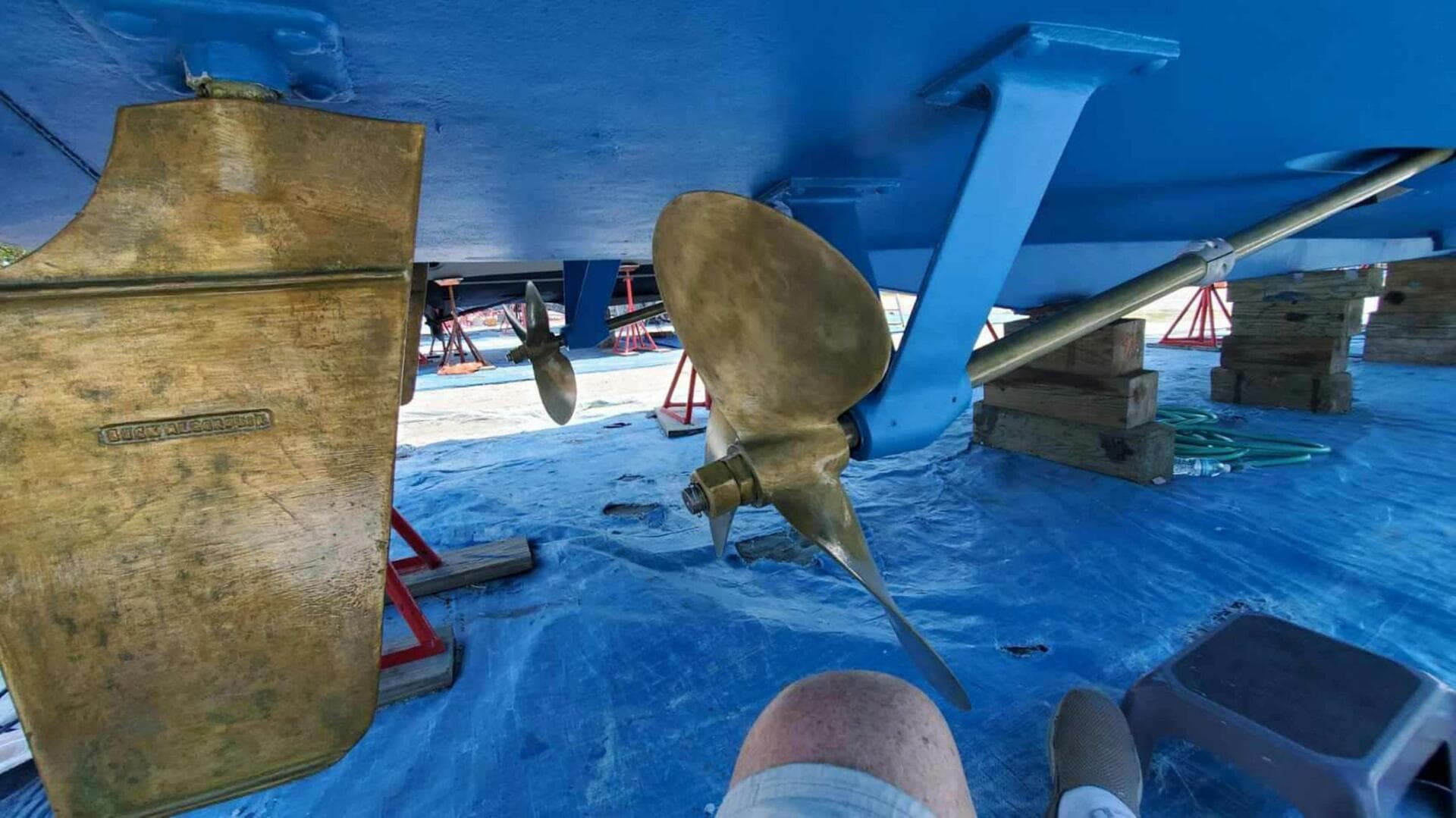 69 Props And Rudder