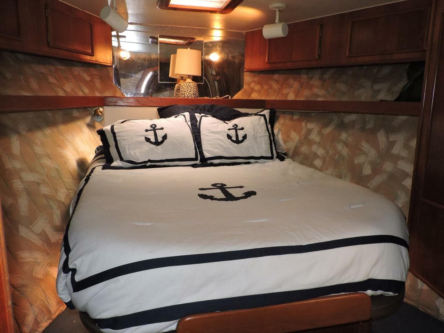 35 Master Cabin