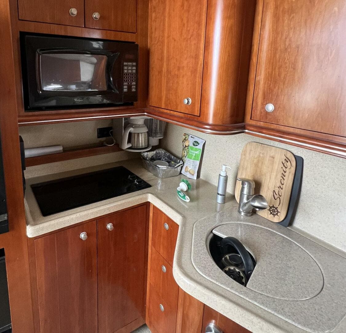 2007 Cruisers Yachts 370 Express