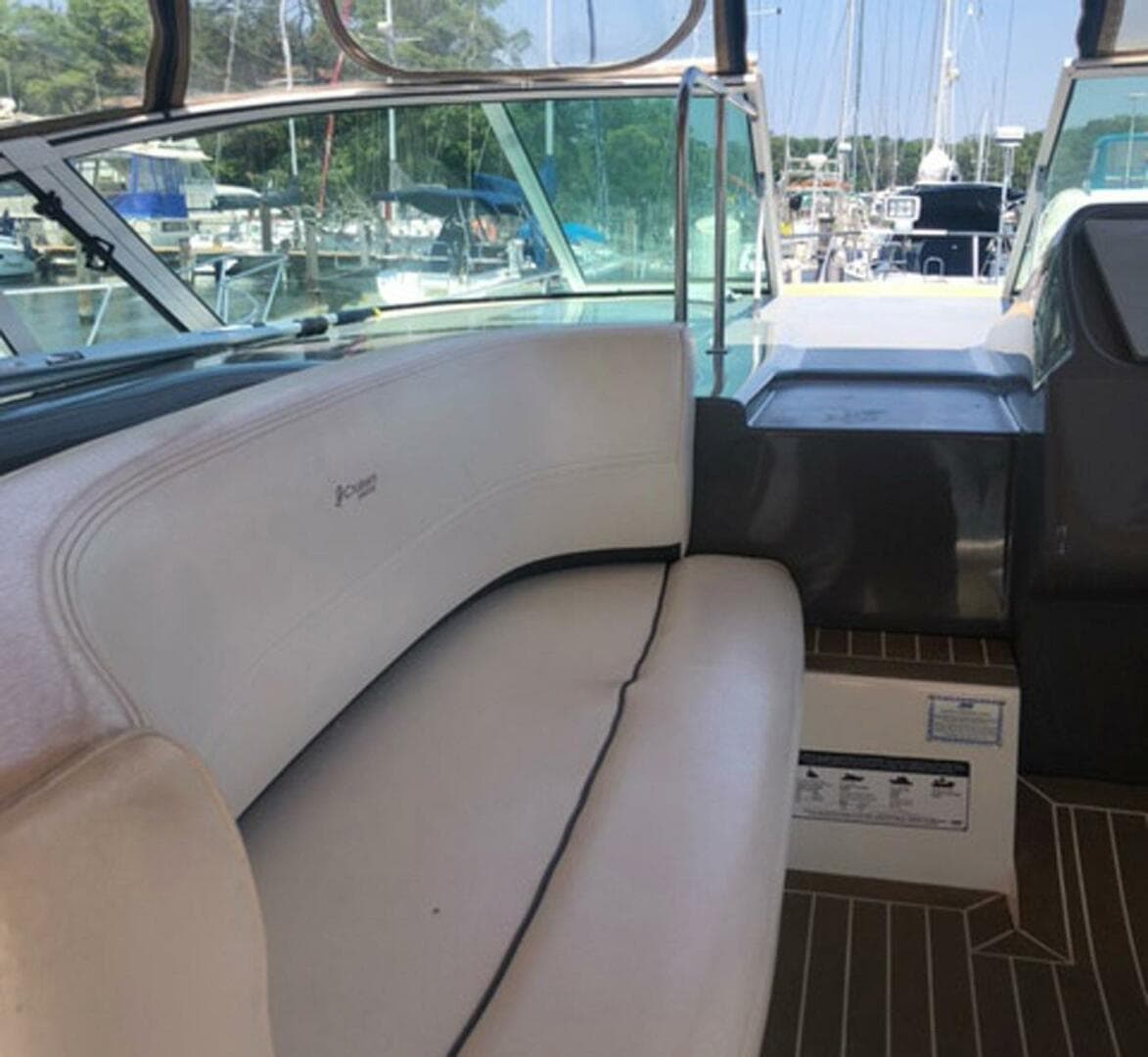 2007 Cruisers Yachts 370 Express