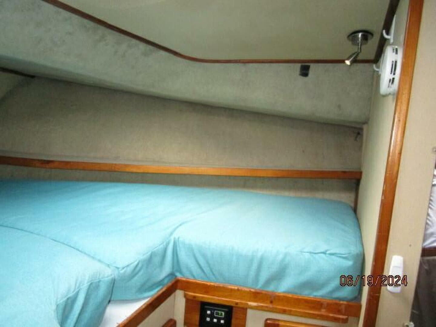 40' Mainship guest stateroom starboard