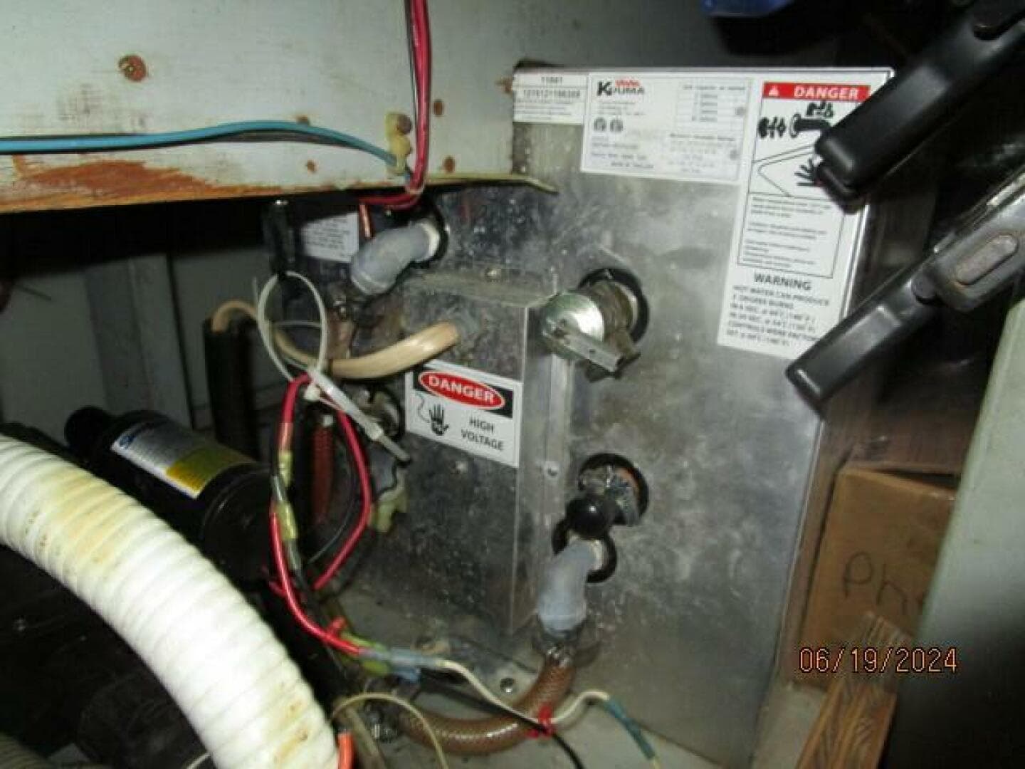 40' Mainship water heater