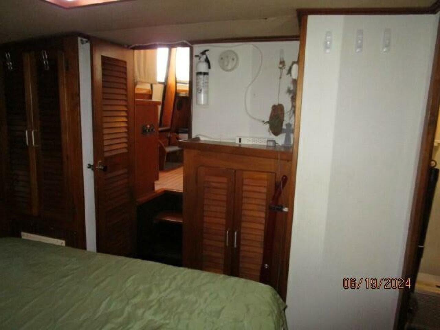 40' Mainship master stateroom forward