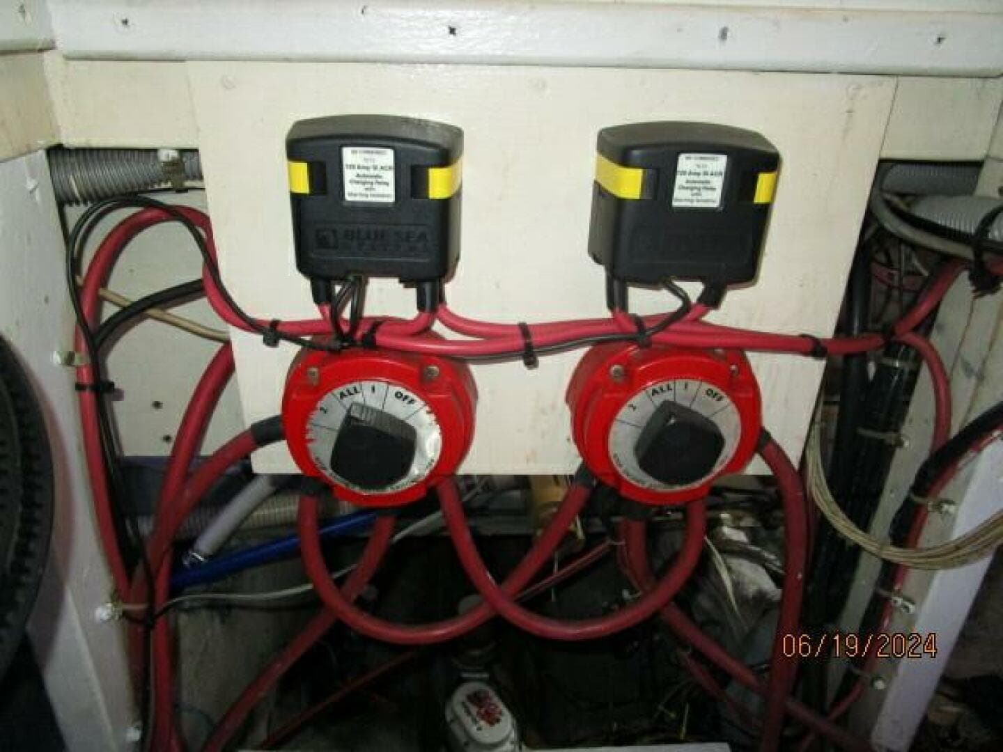 40' Mainship battery switches