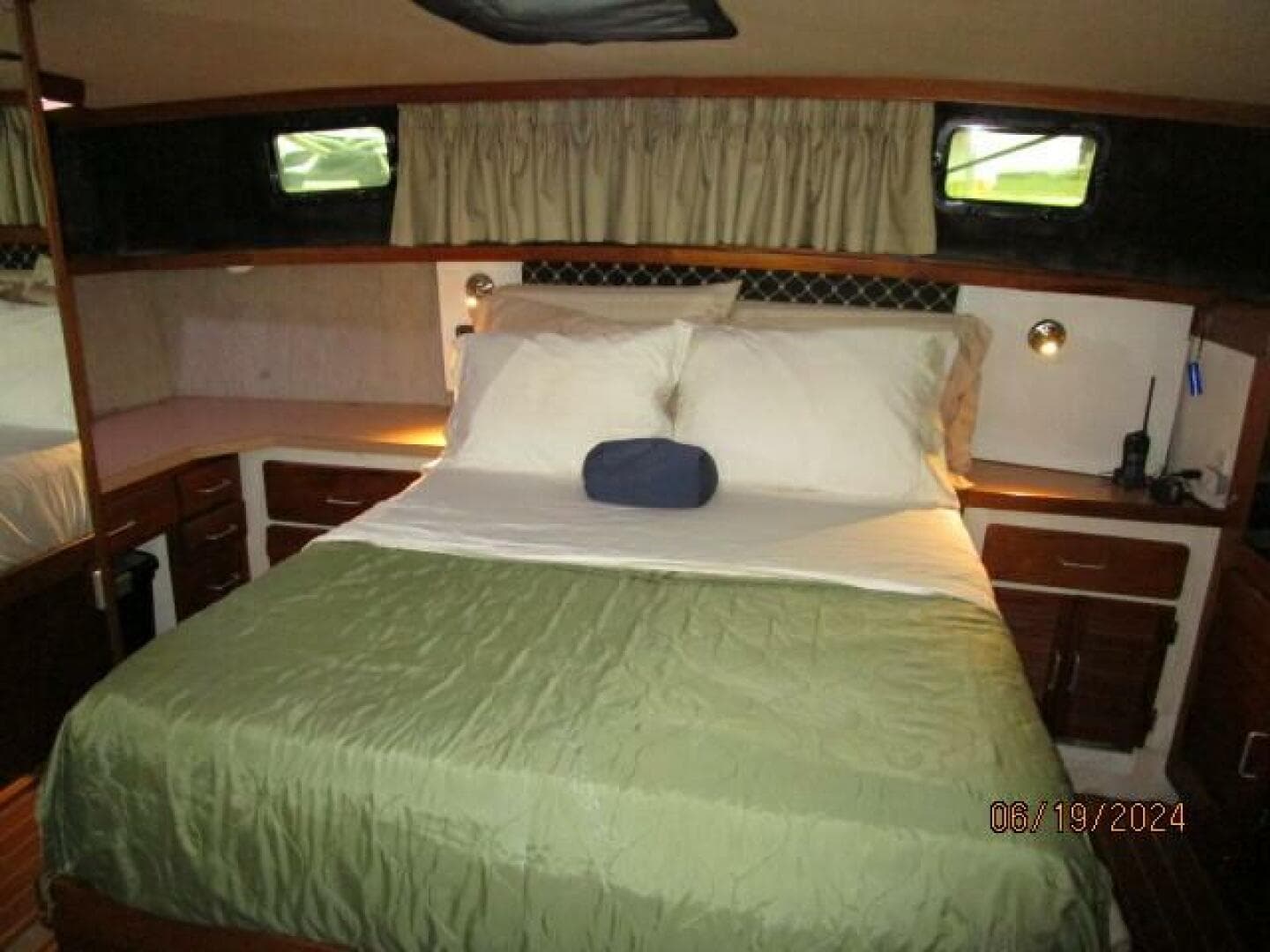 40' Mainship master stateroom