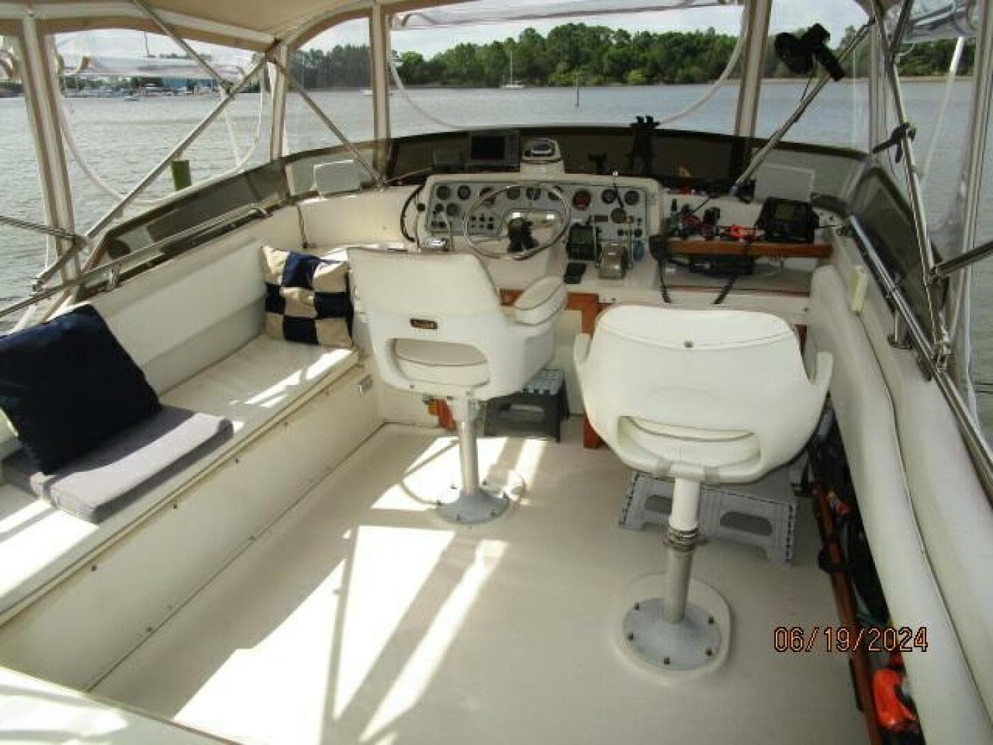 40' Mainship flybridge forward