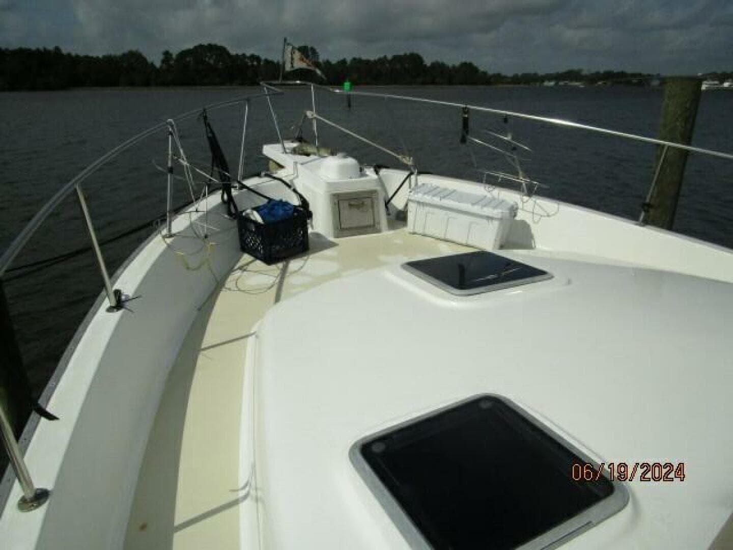 40' Mainship foredeck2