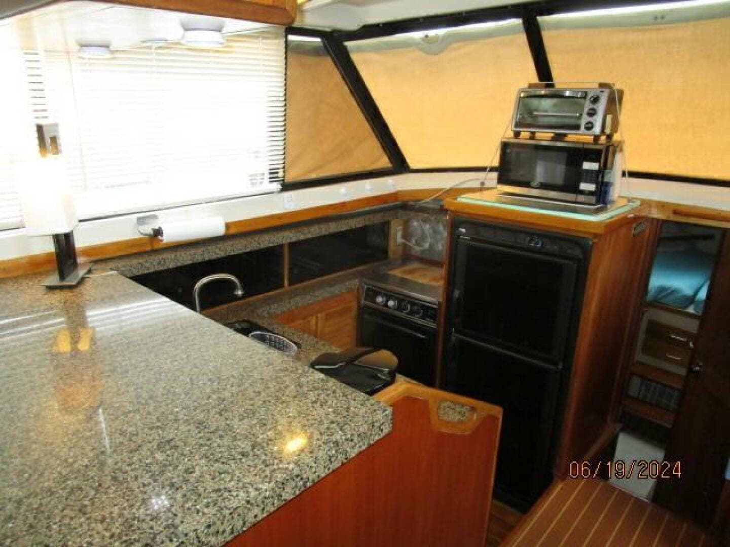 40' Mainship galley1