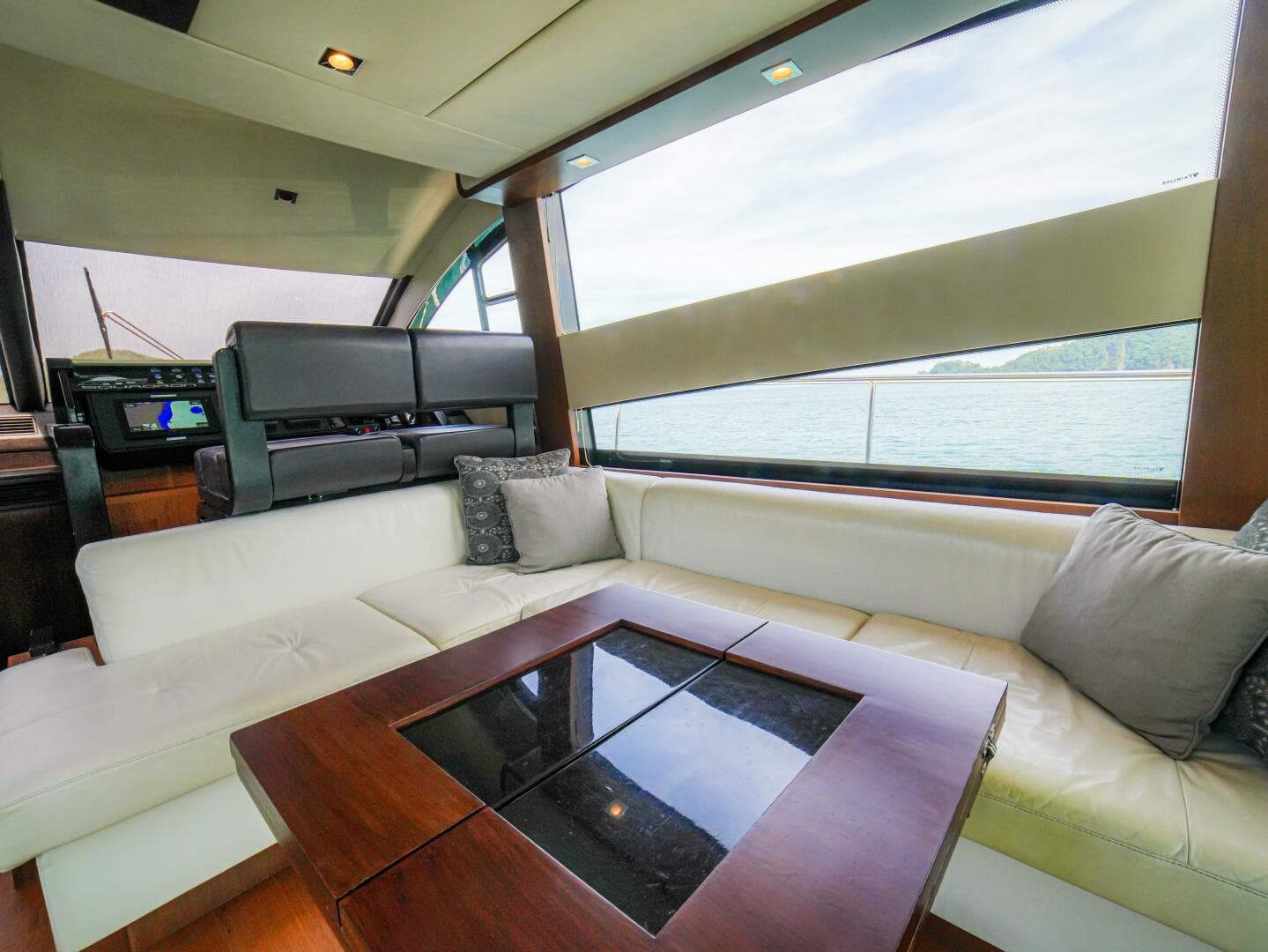50  Fairline 2014 Cruiser "YOLO" - Salon