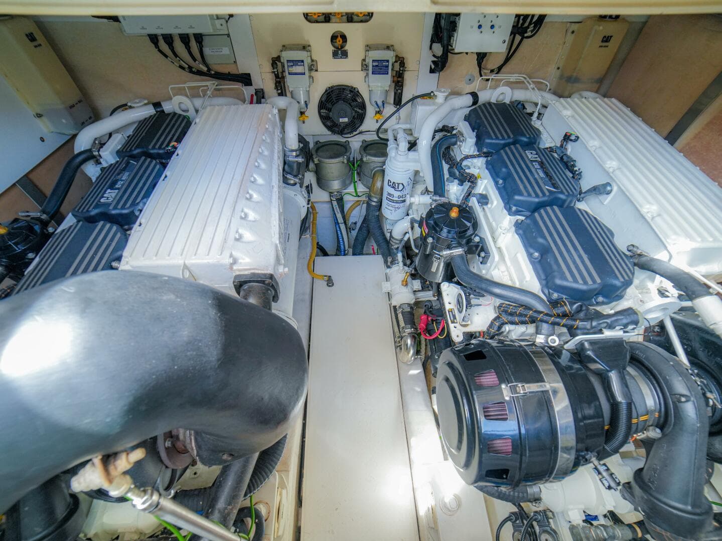50  Fairline 2014 Cruiser "YOLO" - Engine Room