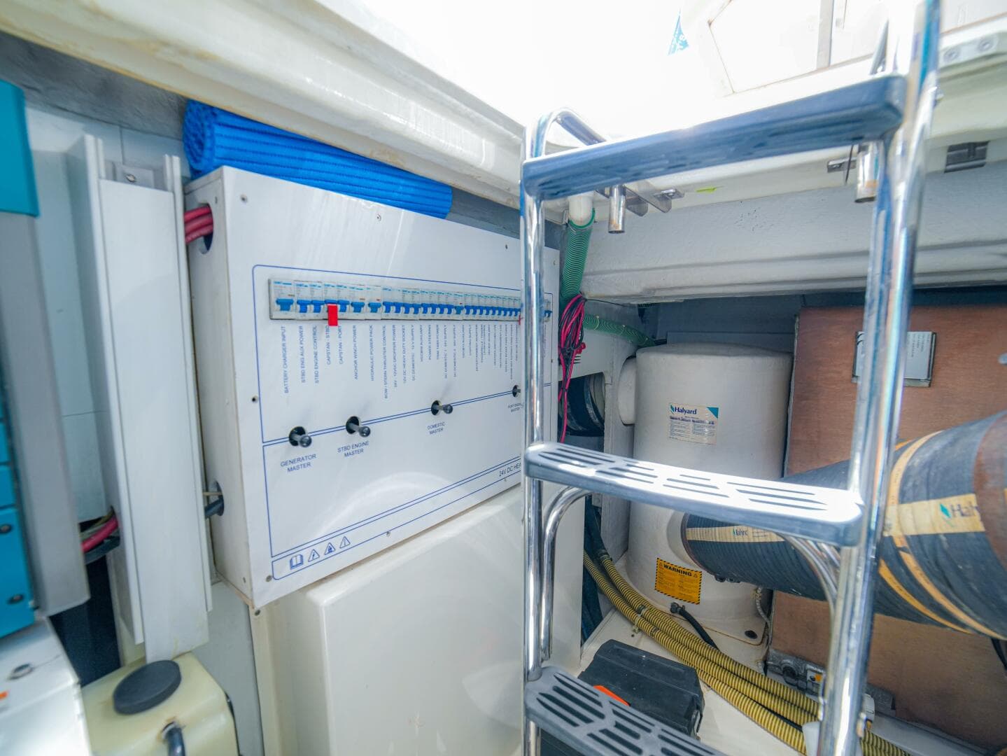 50  Fairline 2014 Cruiser "YOLO" - Engine Room