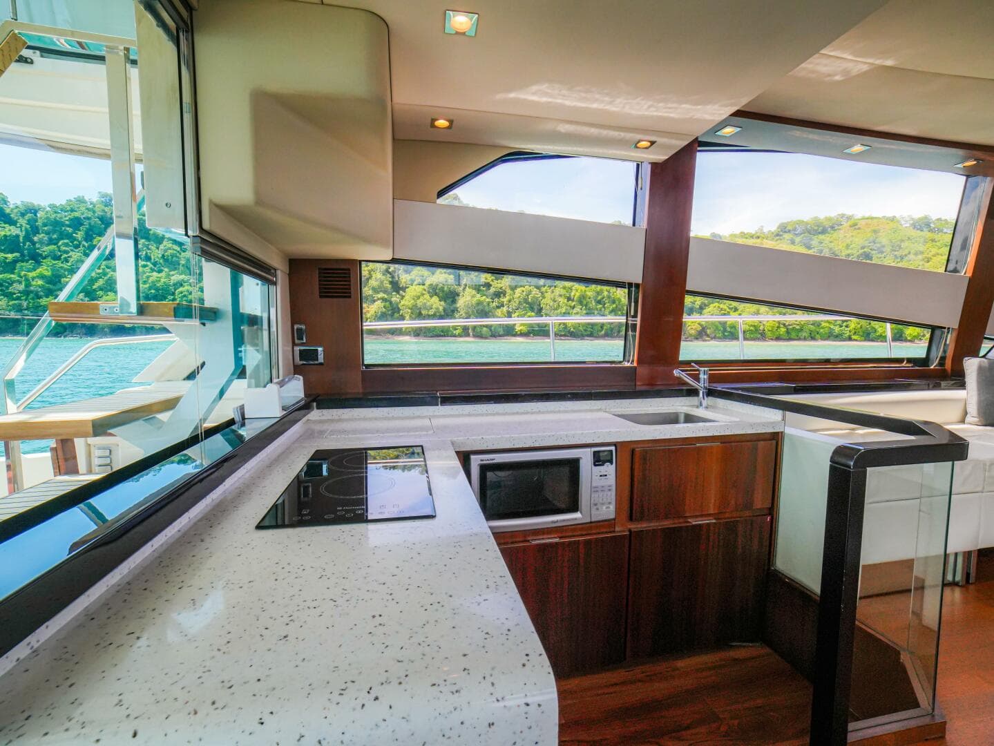 50  Fairline 2014 Cruiser "YOLO" - Galley