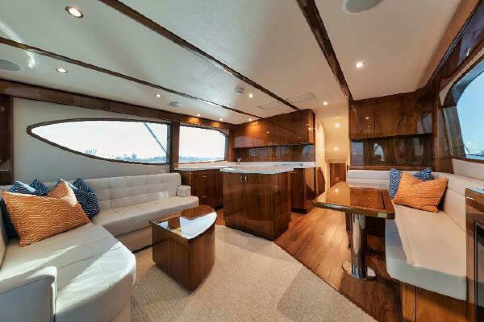 54' Hatteras GT54 - Salon 