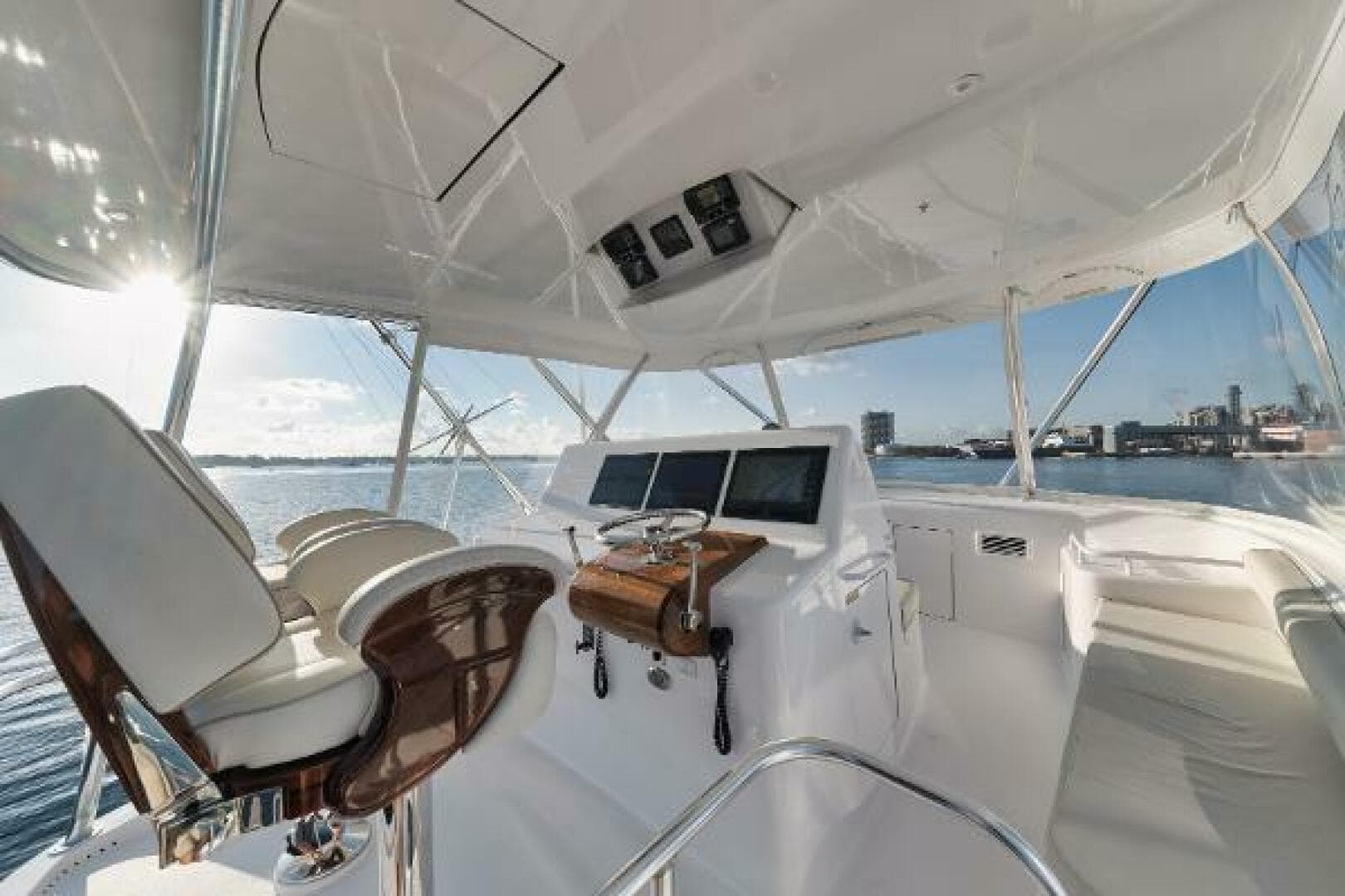 54' Hatteras GT54 - 54' Hatteras GT54 - Flybridge 