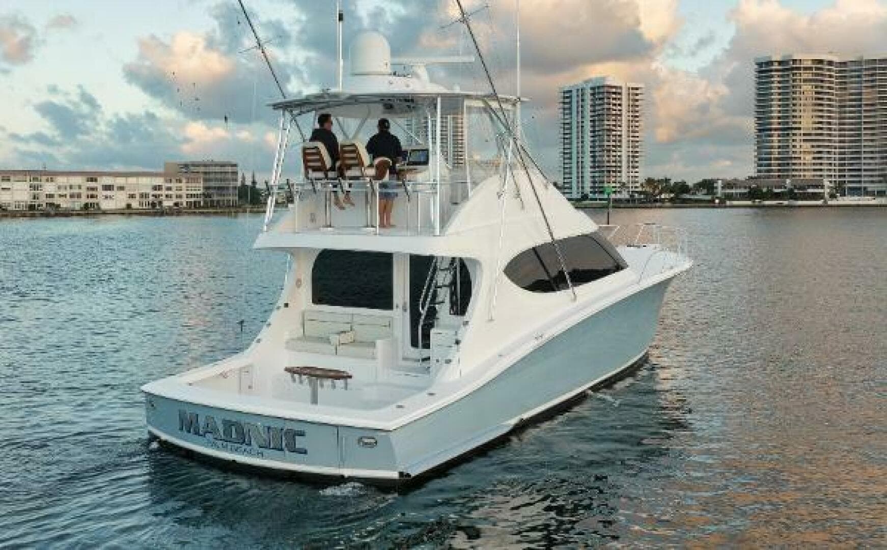 54' Hatteras GT54 - Profile