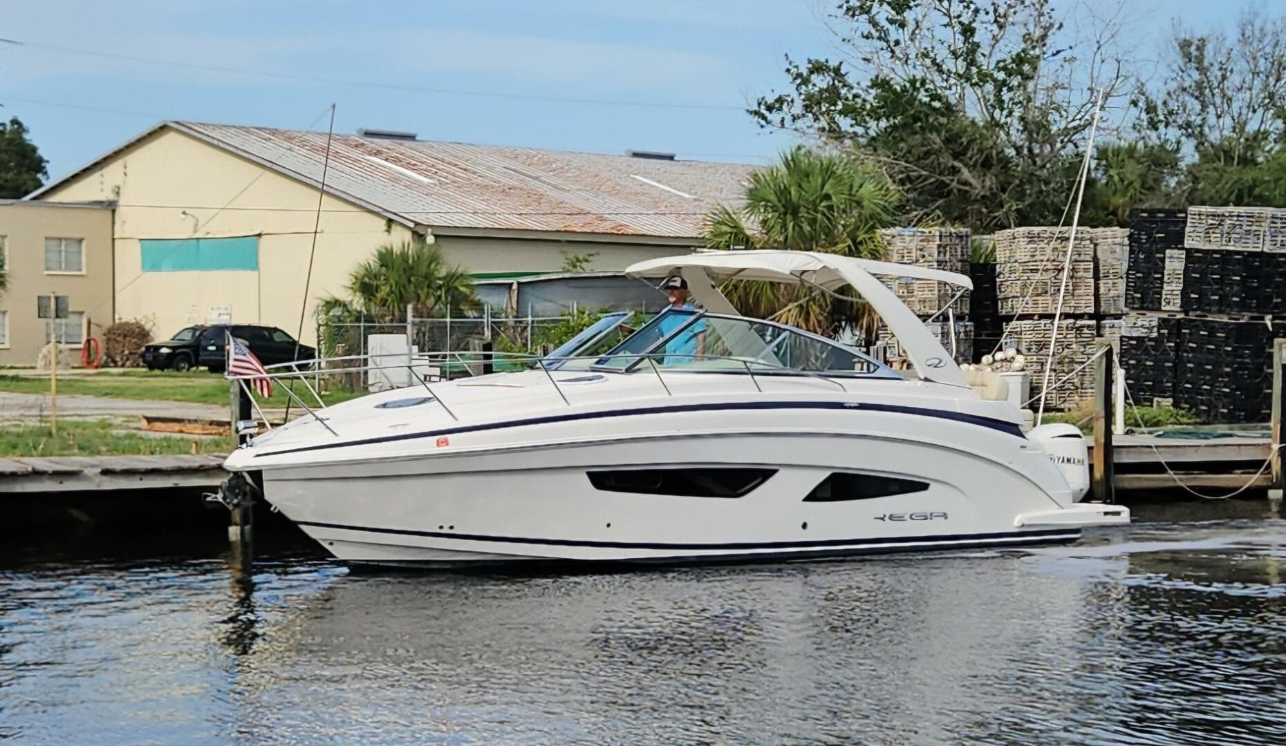 2018 Regal 33 XO Express Cruiser Outboard