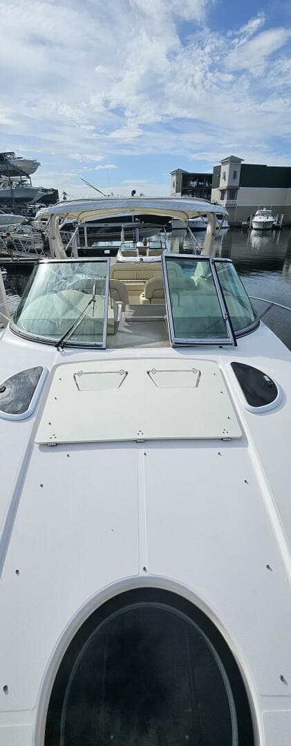 2018 Regal 33 XO Express Cruiser Outboard