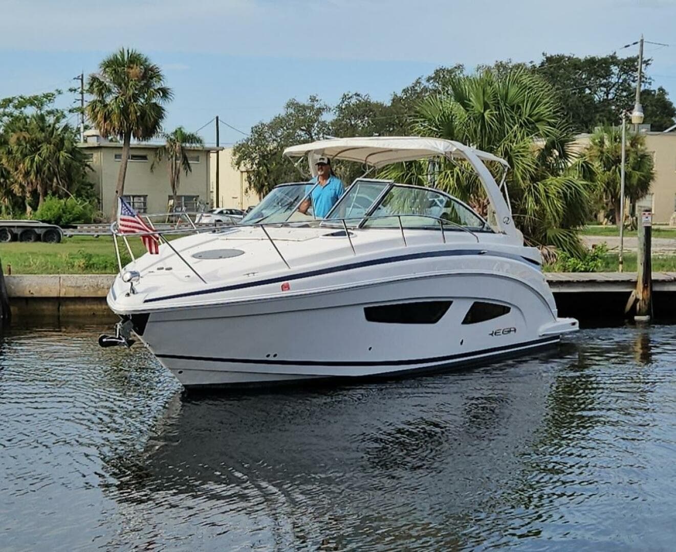 2018 Regal 33 XO Express Cruiser Outboard